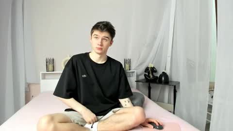 Max online show from December 20, 9:11 pm