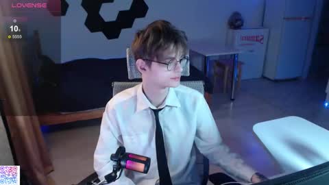 shiromy_ online show from December 3, 6:14 pm