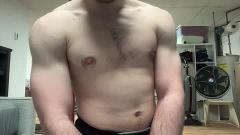 shirtlesshunk15 online show from April 19, 1:27 am