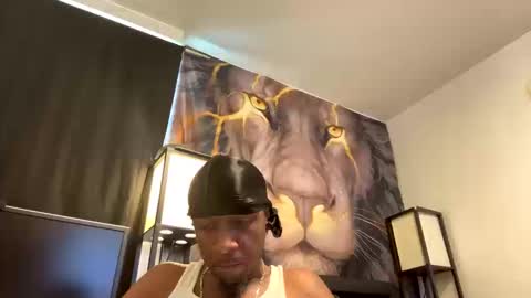 Snapshot of shortdog617 chatting on October 19, 2:31 pm Short dog online show from October 19, 2:31 pm
