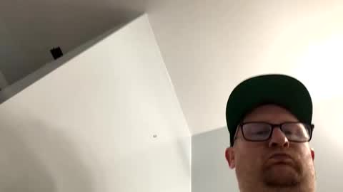 shweatyballs28 online show from November 6, 9:01 am