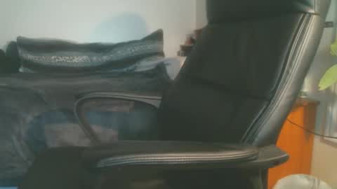 shyboyhugecum2020 online show from February 19, 4:09 am