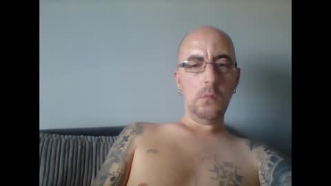 Snapshot of silent_v_81 chatting on September 9, 12:59 pm Silent V online show from September 9, 12:59 pm
