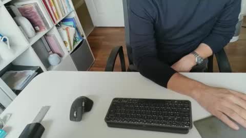 silvertongueduk1 online show from November 11, 10:42 am