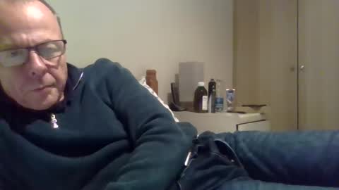 simon56691 online show from December 19, 6:45 pm