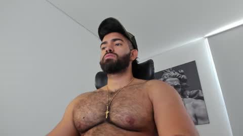 simon_leon01 online show from July 25, 3:31 pm