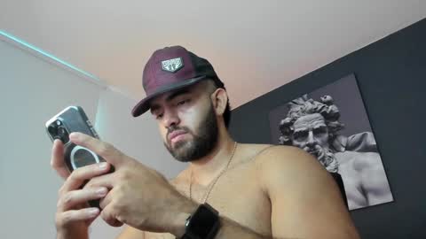 simon_leon01 online show from January 13, 10:13 pm