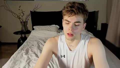 Snapshot of simonwnl chatting on February 27, 6:29 am Simon online show from February 27, 6:29 am