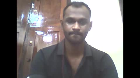 Snapshot of singletamilblackboy chatting on December 18, 3:33 pm singletamilblackboy online show from December 18, 3:33 pm