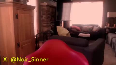 Snapshot of sinnernoir chatting on October 21, 3:26 pm My Name Is..............................John online show from October 21, 3:26 pm