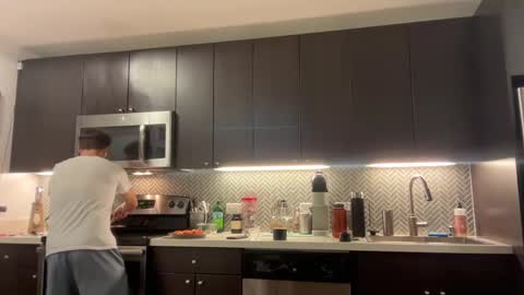 Snapshot of sirbubblesworth chatting on December 19, 3:51 am sirbubblesworth online show from December 19, 3:51 am