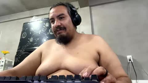 Snapshot of skinhell chatting on September 13, 3:07 am Elias online show from September 13, 3:07 am