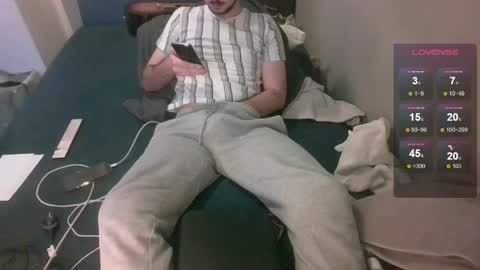 sleepless19 online show from April 2, 9:22 pm