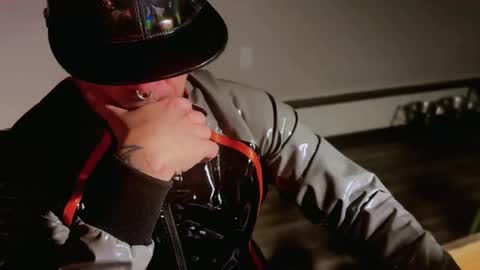 Slick online show from December 18, 3:24 am