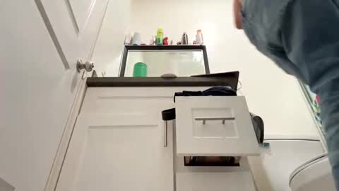 slimbuttniceguy online show from December 31, 6:35 pm