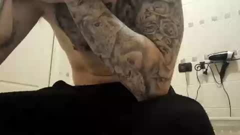 smallone8825 online show from December 20, 7:37 am