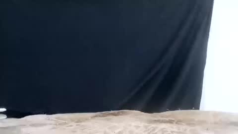 smallpackage1983 online show from December 17, 4:12 am