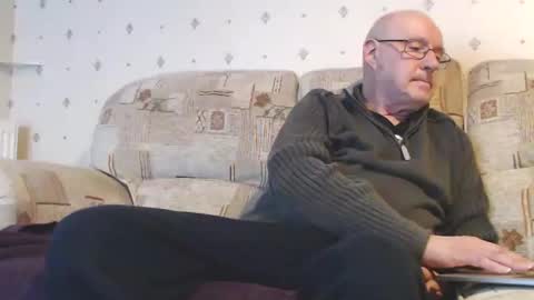 Snapshot of smallsteve562 chatting on January 24, 8:11 pm Steve online show from January 24, 8:11 pm