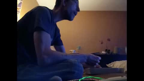 smoke-4-me online show from September 18, 12:51 pm