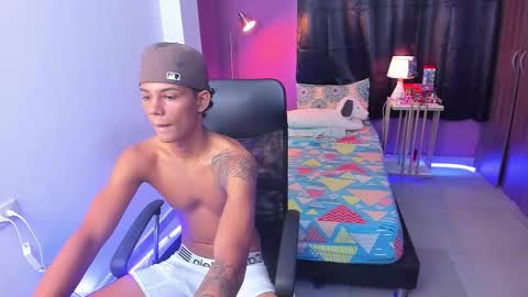 snak_master1 online show from November 28, 5:04 pm