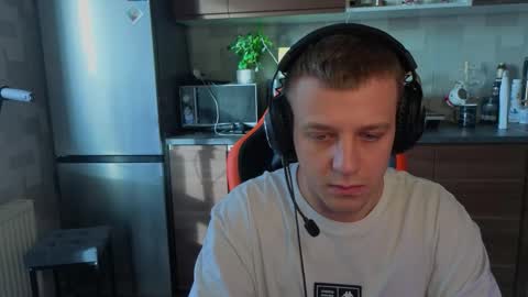 kluvr4 online show from February 15, 7:51 am