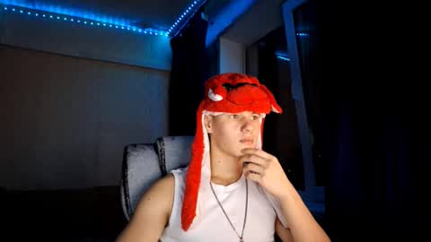 Max online show from December 2, 9:18 pm