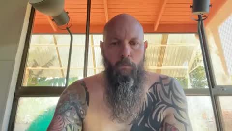 Snapshot of spenderal chatting on October 6, 1:43 am Beard Guy online show from October 6, 1:43 am