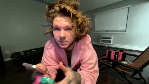 Keepscrolling online show from December 22, 10:12 am