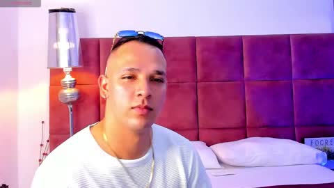 steve__ross online show from December 15, 4:20 am