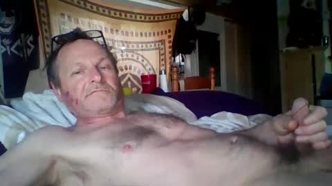 steviehard7 online show from January 1, 3:24 pm