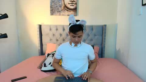 Snapshot of stewart_mateo_ chatting on October 13, 1:55 am stewart online show from October 13, 1:55 am