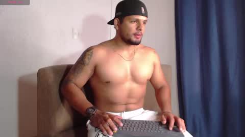 Stone Lee  online show from July 22, 5:21 am