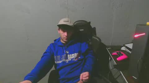 stonedpanda77 online show from January 28, 5:00 am