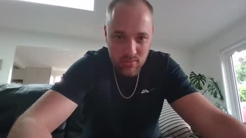 str8feet33 online show from December 2, 6:27 am