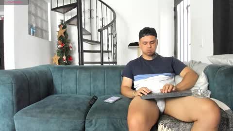 straight__friends online show from December 15, 3:09 pm