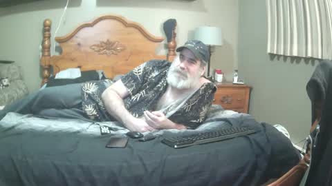 Straightbear4you online show from February 17, 3:36 am