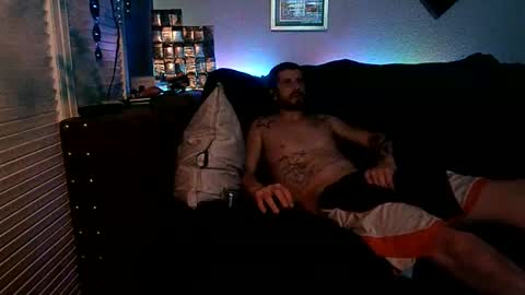 straitpipermann22 online show from April 8, 11:09 am