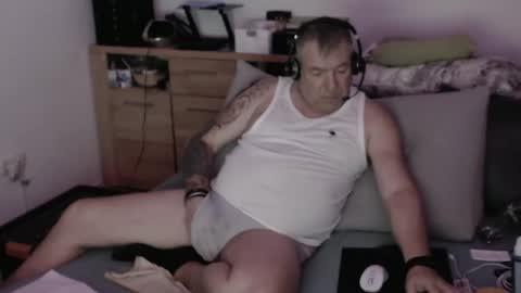 Stranger online show from November 17, 10:24 pm