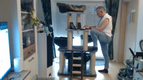 Stranger online show from March 4, 8:21 am