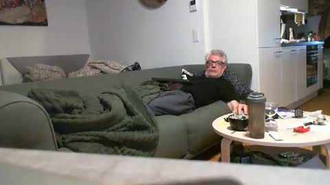 stremic online show from April 17, 3:09 am