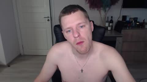 Snapshot of strong_guy_xxx chatting on November 1, 7:34 am strong_guy_xxx online show from November 1, 7:34 am