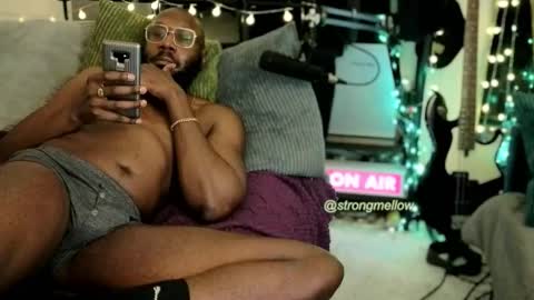 strongmellow online show from November 5, 9:17 pm