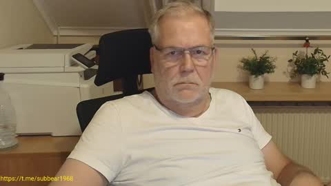 subbear1968 online show from June 5, 12:48 am