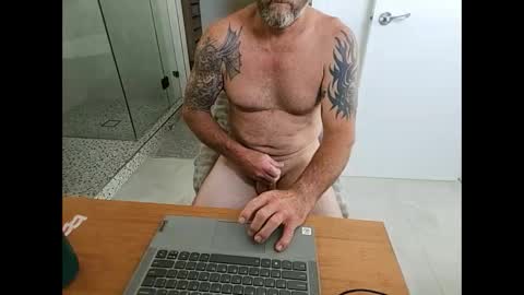 Snapshot of surfdog2908 chatting on February 19, 2:23 am surfdog2908 online show from February 19, 2:23 am