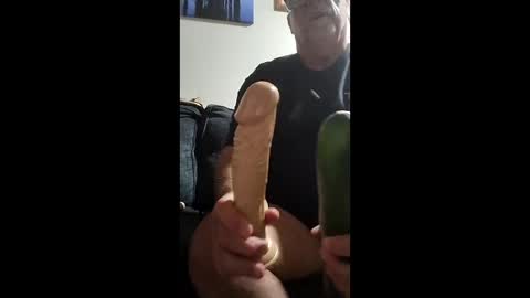 surfdude777888 online show from April 13, 1:28 am