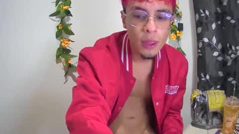 sweet_boy2224 online show from November 13, 1:43 am