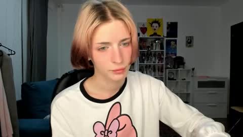 kira online show from March 17, 7:38 pm