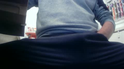 Snapshot of sweetwarrior32 chatting on February 14, 7:59 am Ricky32 online show from February 14, 7:59 am