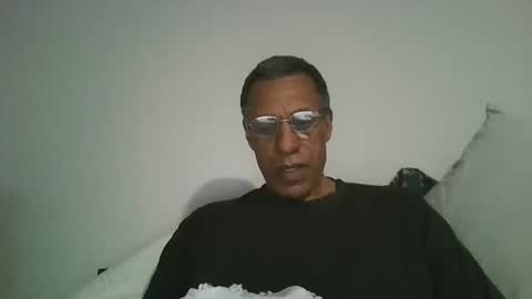 swimmerbod2495 online show from April 22, 2:18 am