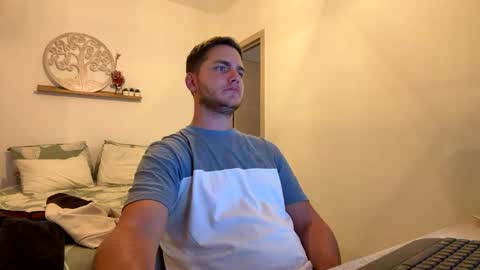 syl092 online show from March 3, 6:48 pm